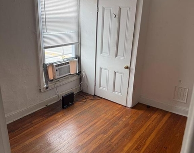534 W Girard Avenue - Photo Thumbnail 3