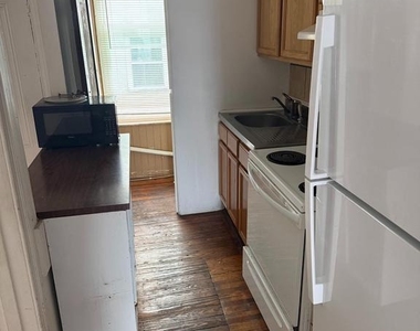 534 W Girard Avenue - Photo Thumbnail 2