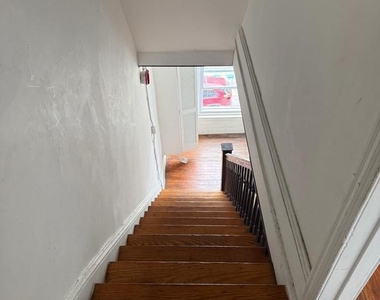 534 W Girard Avenue - Photo Thumbnail 4