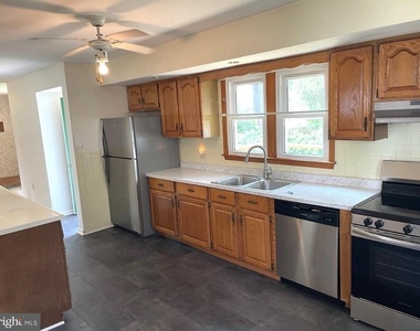 152 3rd Avenue - Photo Thumbnail 6