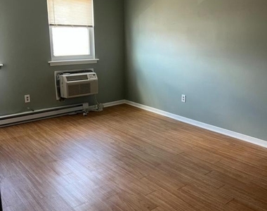 108 S Hellertown Avenue - Photo Thumbnail 5