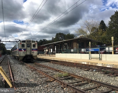 121 W Oakland Avenue - Photo Thumbnail 2
