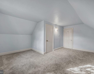 121 W Oakland Avenue - Photo Thumbnail 36