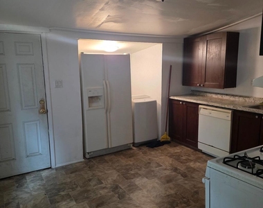 104 Thompson Street - Photo Thumbnail 4