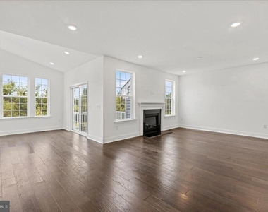 21 William Boyer Drive - Photo Thumbnail 10