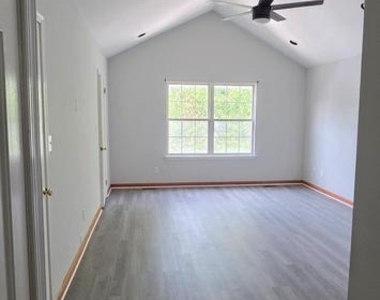 35 Oakmont Terrace - Photo Thumbnail 13