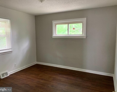 817 Graisbury Avenue - Photo Thumbnail 6