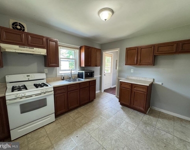 817 Graisbury Avenue - Photo Thumbnail 4