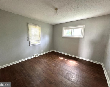 817 Graisbury Avenue - Photo Thumbnail 5