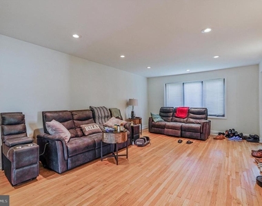 212 E Lafayette Avenue - Photo Thumbnail 4