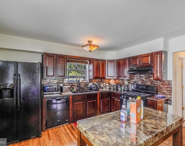 212 E Lafayette Avenue - Photo Thumbnail 5