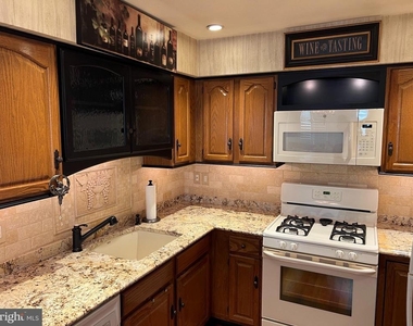 205 Sweetwater Drive - Photo Thumbnail 7