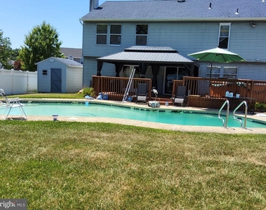 504 Parliament Road - Photo Thumbnail 7