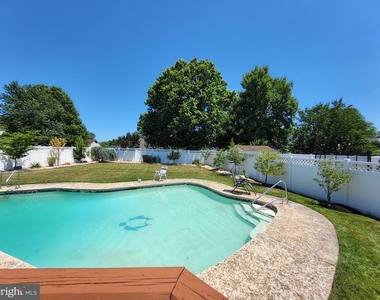 504 Parliament Road - Photo Thumbnail 4