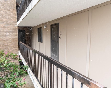 227 Canal Park Drive - Photo Thumbnail 7