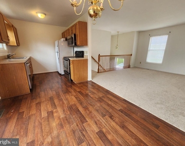 1048 Kasinof Avenue - Photo Thumbnail 8