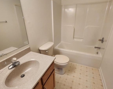 1048 Kasinof Avenue - Photo Thumbnail 13
