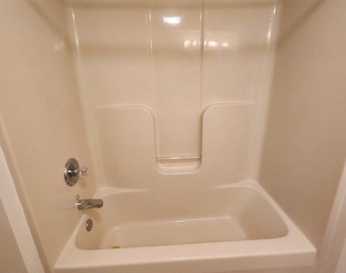 1048 Kasinof Avenue - Photo Thumbnail 20