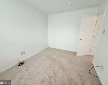 1048 Kasinof Avenue - Photo Thumbnail 10