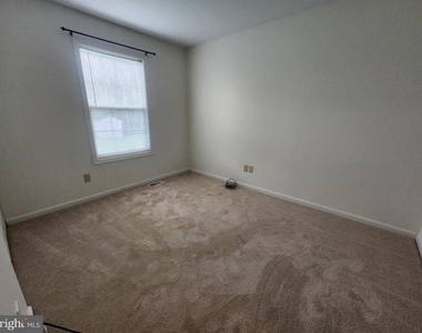 1048 Kasinof Avenue - Photo Thumbnail 9