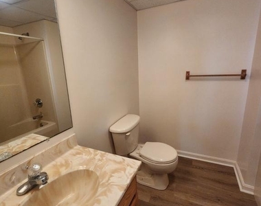 1048 Kasinof Avenue - Photo Thumbnail 19