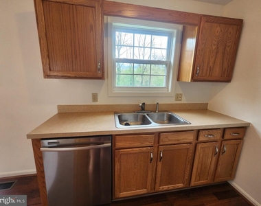 1048 Kasinof Avenue - Photo Thumbnail 4