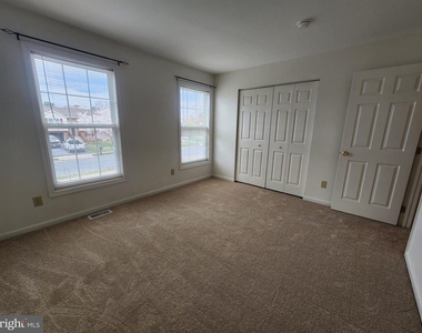 1048 Kasinof Avenue - Photo Thumbnail 15