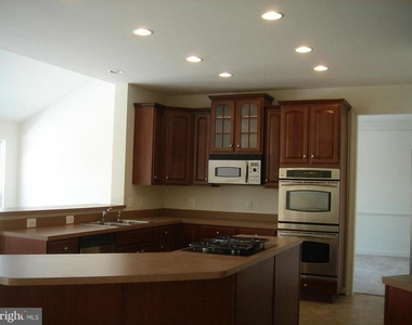 11225 Suffolk Drive - Photo Thumbnail 10