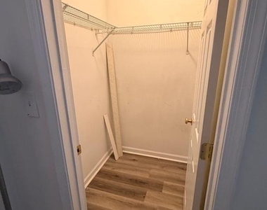 14401 Hampshire Hall Court - Photo Thumbnail 25