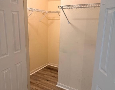 14401 Hampshire Hall Court - Photo Thumbnail 26