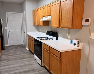 14401 Hampshire Hall Court - Photo Thumbnail 18