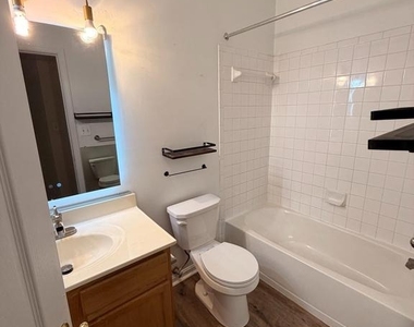 14401 Hampshire Hall Court - Photo Thumbnail 15