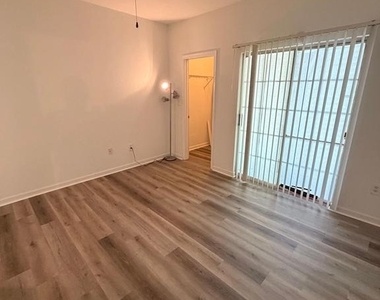 14401 Hampshire Hall Court - Photo Thumbnail 24