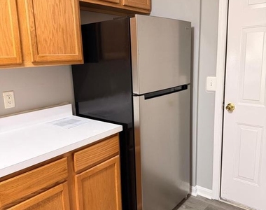 14401 Hampshire Hall Court - Photo Thumbnail 19