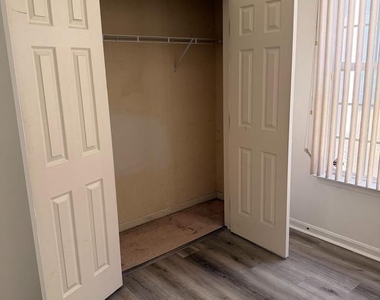 14401 Hampshire Hall Court - Photo Thumbnail 11