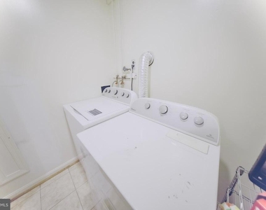 3308 Heidi Lane - Photo Thumbnail 8