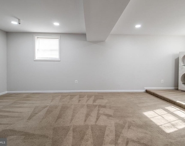 7602 Mezmer Lane - Photo Thumbnail 14