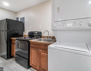 7602 Mezmer Lane - Photo Thumbnail 10