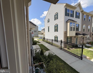 9827 Posterity Ln - Photo Thumbnail 22
