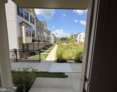 9827 Posterity Ln - Photo Thumbnail 21