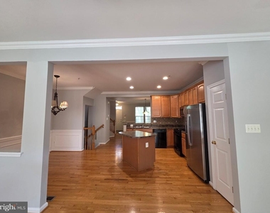 10410 Damascus Park Lane - Photo Thumbnail 8