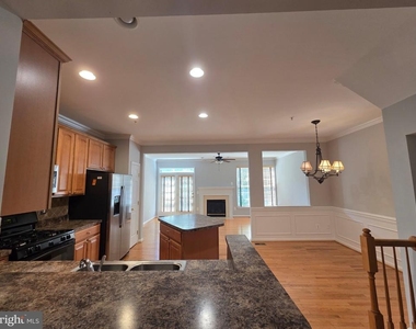 10410 Damascus Park Lane - Photo Thumbnail 4