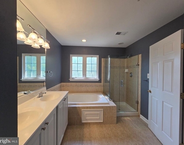 10410 Damascus Park Lane - Photo Thumbnail 14