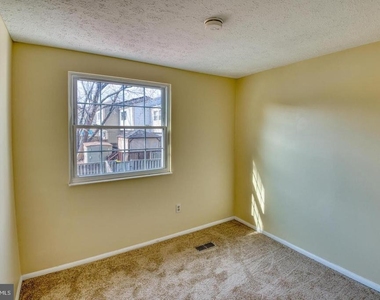 9220 Pinenut Court - Photo Thumbnail 15