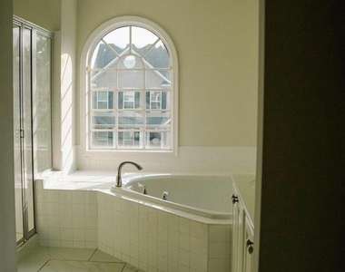 9013 Melody Drive - Photo Thumbnail 12