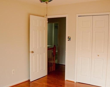 9013 Melody Drive - Photo Thumbnail 8