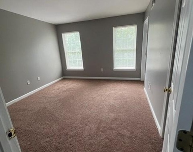 519 Eisenhower Drive - Photo Thumbnail 9