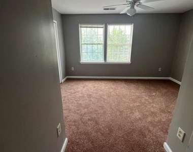 519 Eisenhower Drive - Photo Thumbnail 7