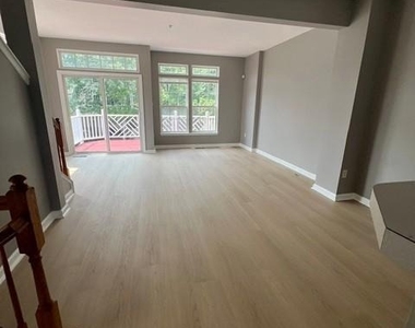 519 Eisenhower Drive - Photo Thumbnail 4