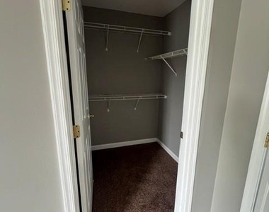 519 Eisenhower Drive - Photo Thumbnail 8